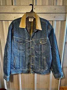 Vintage AUTHENTISCH 100 % BAUMWOLLE BLAU DENIM LEE JACKE DECKE GEFÜTTERT GR. MED/LG KORD - Bild 1 von 6