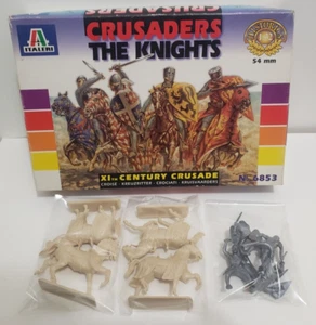 ITALERI THE KNIGHTS CRUSADERS UNPAINTED FIGURES 4 HORSES + 4 SOLDIERS 58mm #6853 - Picture 1 of 6