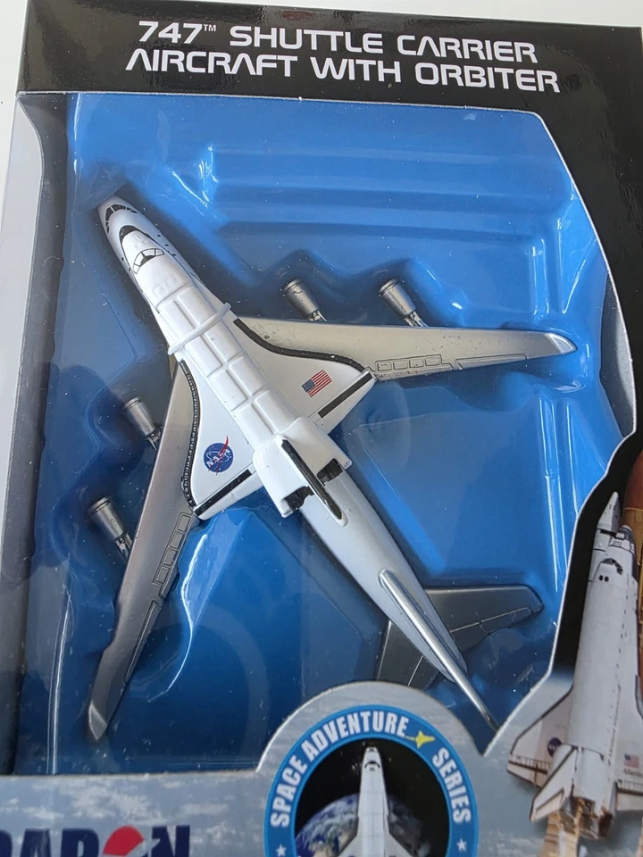 Aeronave transportadora Daron 747 ônibus espacial com brinquedo orbiter fundido - Imagem 1 de 4