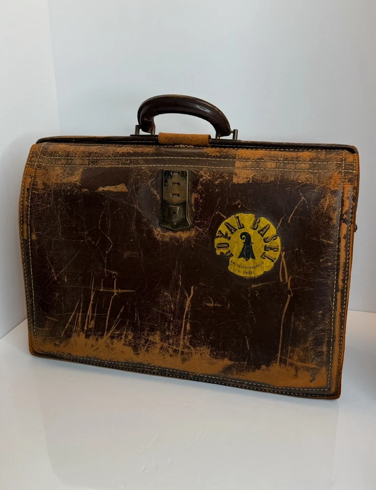 Pasta de couro vintage Suíça/Real Basel – Look desgastado - Imagem 1 de 4