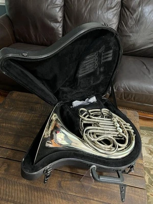 C.G. Cuerno Francés Doble Profesional Conn Modelo 8D Níquel Plata  Foto 1 de 4