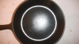 Vintage Markenlos Gusseisen #7D Pfanne mit Heizring - Bild 1 von 6