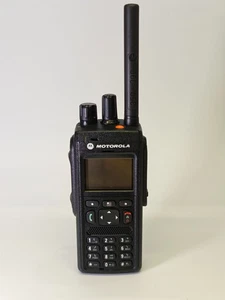 Motorola MTP3150 350-470MHz PTB952HE Tetra Radio Walkie talkies Two way Radio - Picture 1 of 10