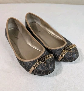 Gebrauchte Guess Signature Ballerinas mit Kettenschnalle und Logo Braun Größe 6,5 - Bild 1 von 9