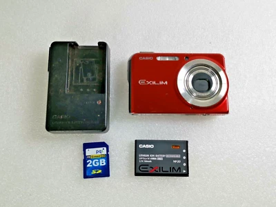 Casio EXILIM CARD EX-S770 7.2MP Digital Camera RED - Image 1 of 4