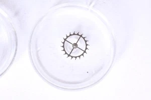 ETA 2890 2892 2892/2 part 705 Roue echappement Escape wheel Ruota d'ancora NOS - Picture 1 of 1