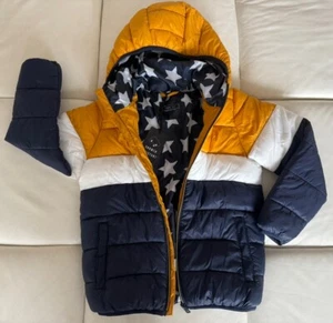 Next Jacke Jungen 6-7 Jahre Gr. 122 blau weiß gelb Sterne Neu Mit Etikett - Bild 1 von 6