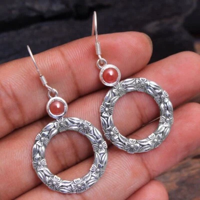 Nuevos Pendientes Colgantes Gancho Gema Rosa Círculo Redondo Tallado Flor Plata Tibetana Foto 1 de 4