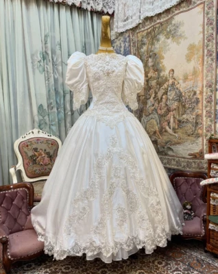 Vestidos de novia vintage blancos marfil medias mangas satinado cuello alto vestidos de novia Foto 1 de 4