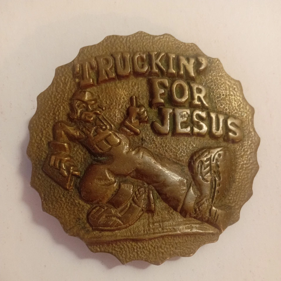 Hebilla de cinturón de latón "Truckin' for Jesus" años 70, R Crumb Christian Trucker. RARO Foto 1 de 4