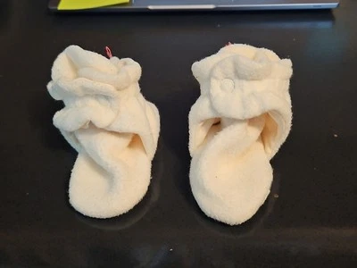 Botines de bebé Zutano de vellón blanco talla 12 M suaves ajustables broches de presión pantalones de agarre Foto 1 de 4