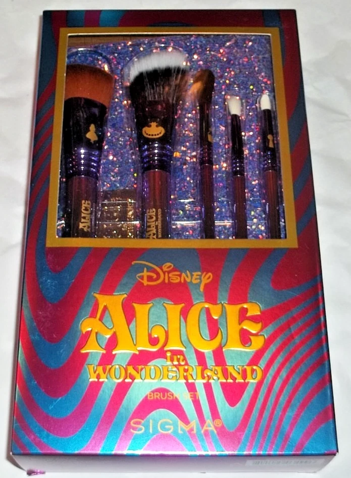 Disney + Sigma Alice nel Paese delle Meraviglie Set 5 Pezzi Pennelli Full Size + Borsa NUOVO SPEDIZIONE VELOCE - Immagine 1 di 4