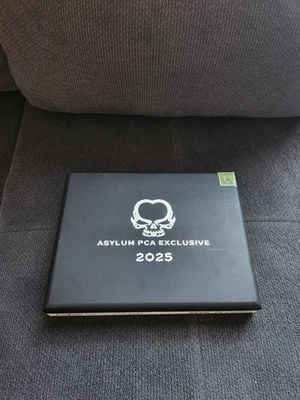 Caja de cigarros de madera vacía Asylum PCA exclusiva 2025 9x7x11/4 Foto 1 de 4