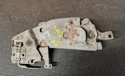 Chevy Impala Bel Air 1959 1960 cierre de pestillo de puerta delantera izquierda se envía a todo el mundo Foto 1 de 2