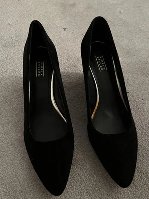 Tacones negros cómodos informales o elegantes van muy bien con cualquier atuendo talla 6 1/2 Foto 1 de 3