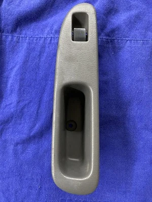 OEM 1998-1999 Nissan Sentra Right Rear Switch - Image 1 of 4