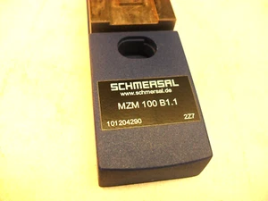 Actuador de bloqueo electromagnético Schmersal MZM 100 B1.1 101204290 3Z4 - Imagen 1 de 4
