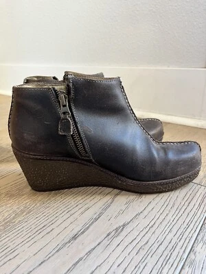 Olukai Botas Mujer 8 Humu Cuña Botín Cuero Marrón Parte Superior Dividida Punta Redonda Foto 1 de 4