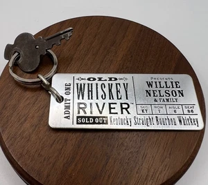 Antiguo llavero de metal de whisky río whisky Willie Nelson y familia Kentucky - Imagen 1 de 4