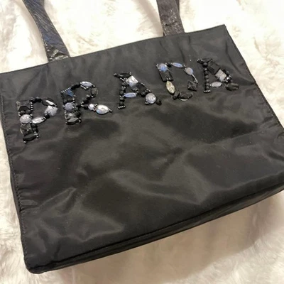 Auténtico bolso de mano de nailon negro con logotipo con cuentas de PRADA talla M vintage Foto 1 de 4