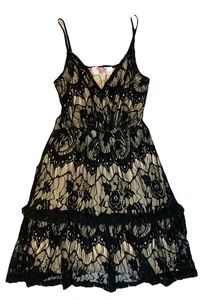 Southern Fried Chics Kleid schwarz Spitze Overlay Spaghettiträger Spitze Small - Bild 1 von 9
