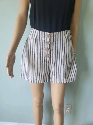 Pantalones cortos a rayas Maurices talla 6 Foto 1 de 4