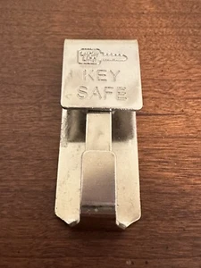Lucky Line Secure-A-Key Slip On Belt Key Clip Stainless Steel Unused - Afbeelding 1 van 2