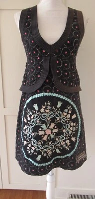 Vestido Kitsch Acolchado Negro Flor Bordado Colección MANOUSH Foto 1 de 4