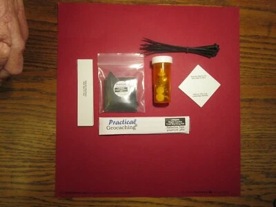 Practical Geocaching® - Kit de marcado de senderos de caché nocturno urbano - Carga gratuita Foto 1 de 4