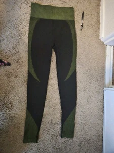 EUC Leggings schwarz mit grünen Streifen M - Bild 1 von 2