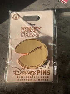 Prendedor de lanzamiento limitado Freaky Friday Fortune Cookie 2023 de los parques de Disney - nuevo en paquete - Imagen 1 de 1