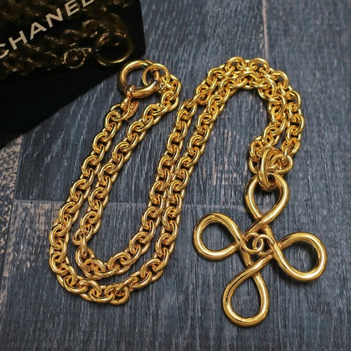 CHANEL Ciondolo Collana Vintage Placcato Oro CC Logo Trifoglio Trifoglio #399c Alzata