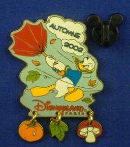Donald Fighting Umbrella Automne 2002 DLRP Paris Dangle LE 3000 Pin # 15161 - Picture 1 of 3