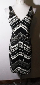 CITY Triangles schwarzes ärmelloses knielanges Kleid Größe S - Bild 1 von 6