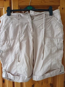 Papaya Weekend Beige Knee Length Shorts With Pockets Size 14 - Picture 1 of 7