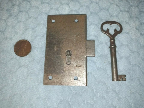 Cupboard Door Lock Surface Mounted Non-Reversible Cover