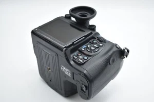 Pentax 645Z Digital Medium Format Camera Body 5140MP CMOS Sensor MCK604 - Picture 1 of 9