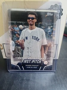 2024 Topps Serie 2 Victor Wembanyama First Pitch #FP-1 Yankees Spurs EL1 - Bild 1 von 2