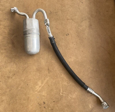 Acumulador 2011-2014 Dodge Avenger Chrysler 200 A/C com linha de sucção P68081096AB - Imagem 1 de 4