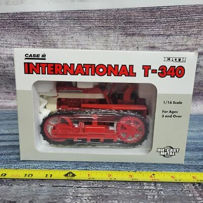 Vintage 1996 Ertl 1/16 scale IH Case T340 Crawler diecast red and white - Image 1 of 4