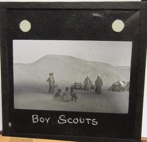Foto temprana de Boy Scout c1910 - diapositiva fotográfica de vidrio posiblemente del norte de África - Imagen 1 de 2