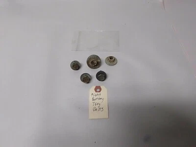 1995 GMC K1500 caminhão 5.7L 4x4 porcas e parafusos de bandeja de bateria - Imagem 1 de 4