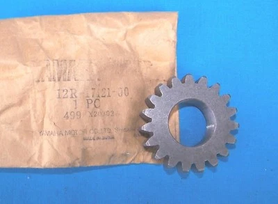 YAMAHA XS250 RK SK XS400J K L Maxim Gear, 2º piñón (19T) NOS 12R-17121-00 Foto 1 de 2