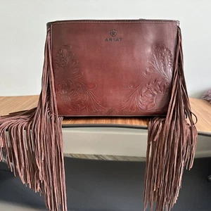 Ariat Fransen geprägt Blumen verdeckt tragen braun Leder Handtasche Beuteltasche Tasche Neu mit Etikett! - Bild 1 von 7