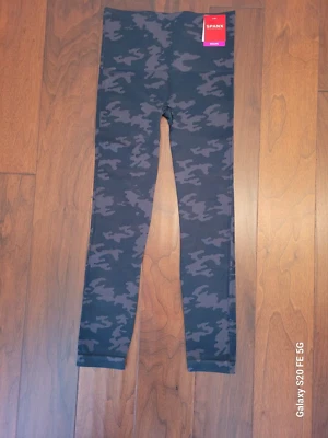 NWT Spanx Look at Me Now Seamless Leggings in Black Camo FL3515, Women's Medium - Image 1 of 3