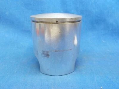 Yamaha 818-11636-02-00. Pistón OEM .50o/s. Se adapta a moto de nieve 1971 SS433.  P35. Foto 1 de 4