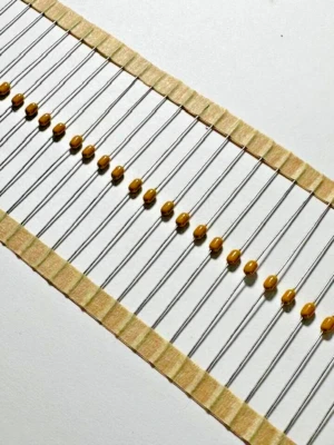 Supresor de voltaje transitorio cerámico multicapa 100X - AVX VA100014A300T- 390pF Foto 1 de 2