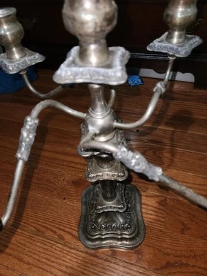 Candelabro vintage plateado grande ornamentado 4 brazos 5 velas 15 x 13" Foto 1 de 3