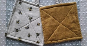 Topflappen, handmade, Landhaus, genäht Bienen - Bild 1 von 2