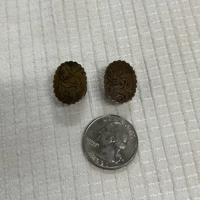 Gemelos florales grabados en tono bronce vintage Foto 1 de 4